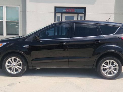 Used 2019 Ford Escape SE FWD image 3