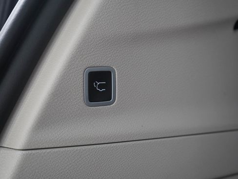 Used 2019 Chrysler Pacifica Touring-L w/ Advanced Safetytec Group FWD image 11