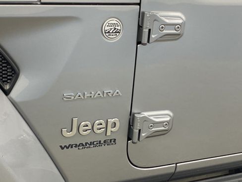Used 2020 Jeep Wrangler Unlimited Sahara AWD/4WD image 40