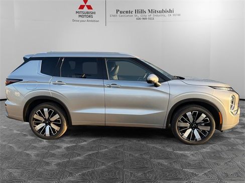 New 2026 Mitsubishi Outlander SEL image 4