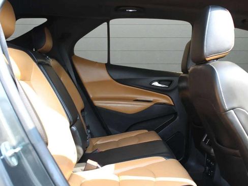 Used 2018 Chevrolet Equinox Premier image 12