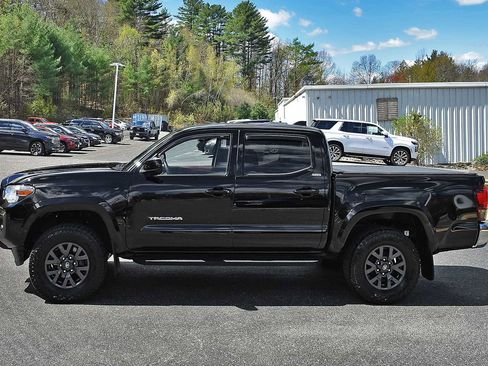 Used 2023 Toyota Tacoma SR5 AWD/4WD image 4
