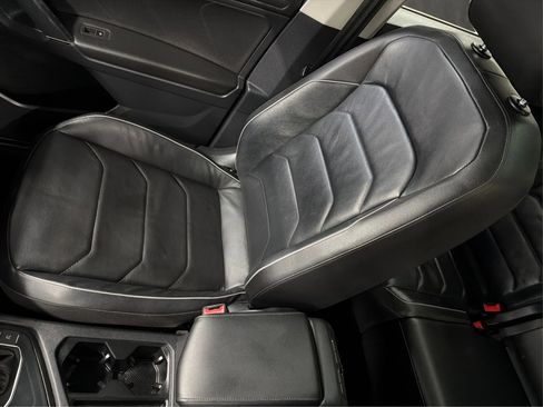 Used 2018 Volkswagen Tiguan SEL Premium FWD image 37