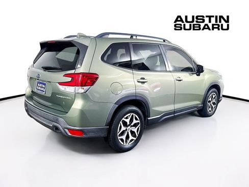 Used 2020 Subaru Forester Premium AWD/4WD image 7