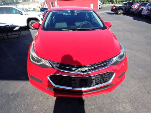 Used 2017 Chevrolet Cruze LT w/ Convenience Package FWD image 2