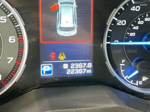 Used 2022 Subaru Ascent Limited w/ Technology Package image 12