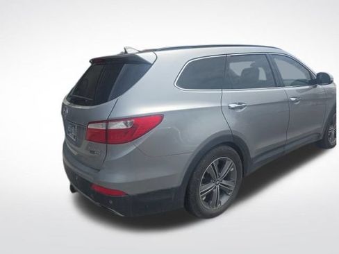 Used 2015 Hyundai Santa Fe AWD image 2