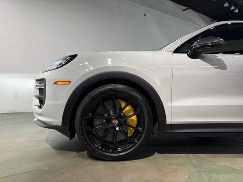 Used 2024 Porsche Cayenne Turbo GT AWD/4WD image 3