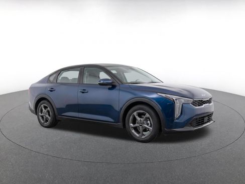 Used 2025 Kia K4 FWD image 2