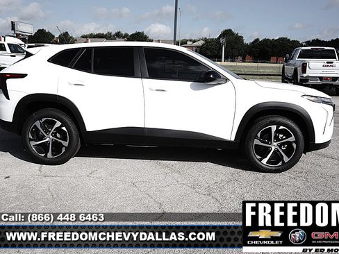 New 2026 Chevrolet Trax RS w/ Driver Confidence Package FWD image 8