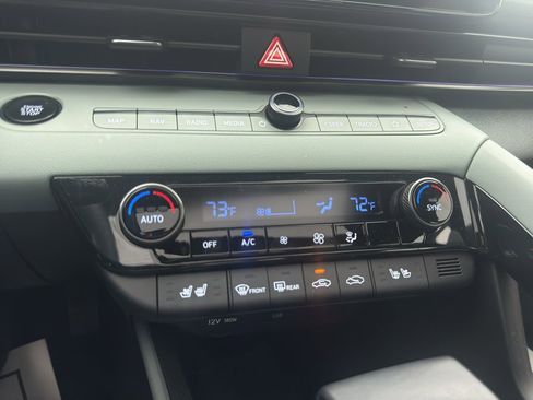 Used 2025 Hyundai Elantra Limited FWD image 21