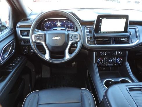 Used 2023 Chevrolet Suburban Premier image 25