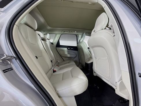 Certified 2025 Volvo XC60 T8 Ultra AWD/4WD image 28