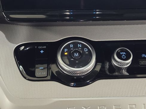 Certified 2025 Ford Expedition Active image 21