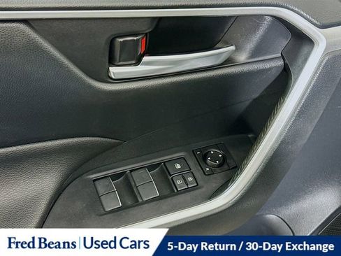 Used 2019 Toyota RAV4 XLE Premium image 18