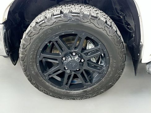 Used 2018 Toyota Tundra SR5 w/ SR5 Upgrade Package RWD image 31