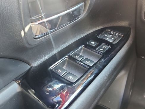 Used 2019 Mitsubishi Outlander SE image 20