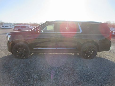 New 2026 GMC Yukon XL Denali w/ Denali Reserve Package image 8