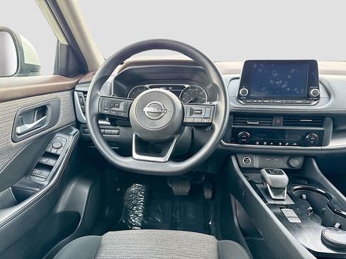 Used 2023 Nissan Rogue SV image 18