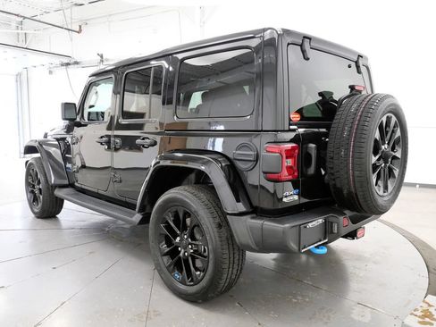 Used 2023 Jeep Wrangler Unlimited Sahara w/ Cold Weather Group AWD/4WD image 5