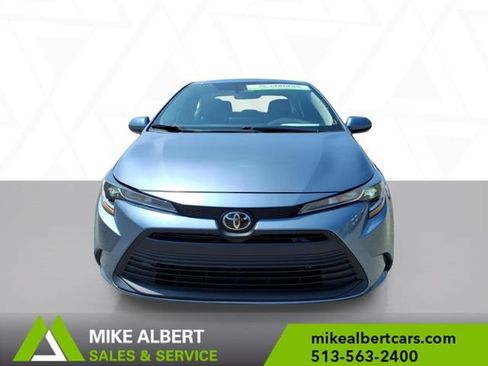 Used 2025 Toyota Corolla LE FWD image 2