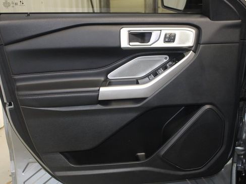 Used 2022 Ford Explorer Limited w/ Limited Technology Package image 10