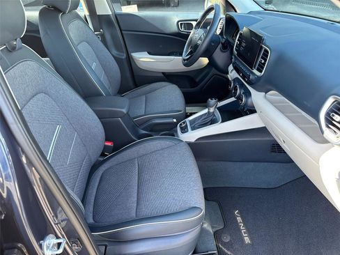 Used 2023 Hyundai Venue Limited FWD image 15