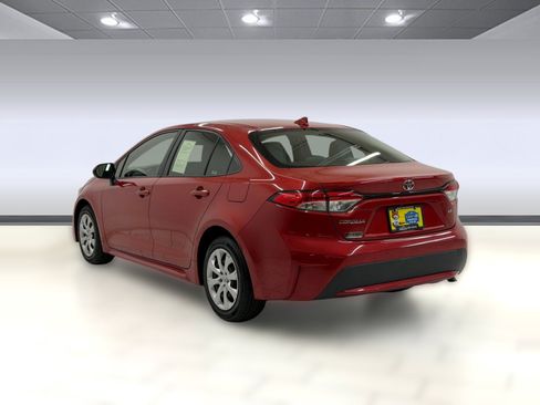 Used 2020 Toyota Corolla LE FWD image 2