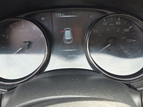 Used 2017 Nissan Rogue S AWD/4WD image 16