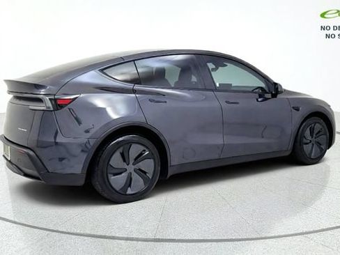 Used 2026 Tesla Model Y AWD image 9