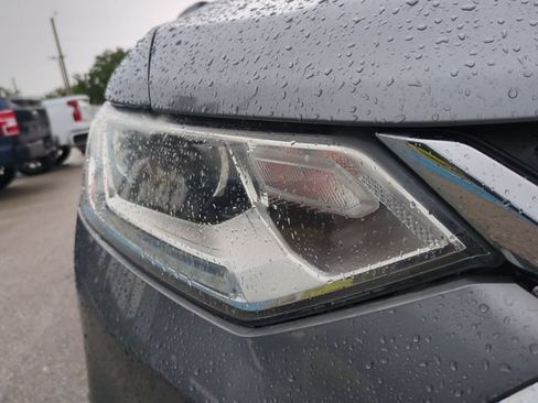 Used 2021 Chevrolet Traverse LS FWD image 10