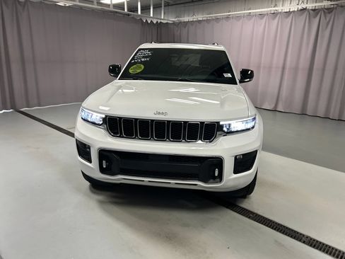 Used 2025 Jeep Grand Cherokee Overland w/ Luxury Tech Group IV AWD/4WD image 2