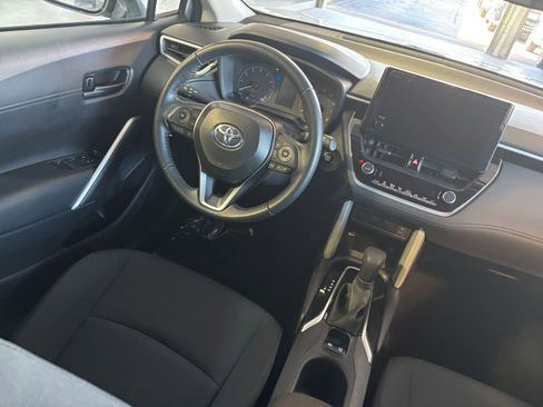 Used 2025 Toyota Corolla Cross LE image 33