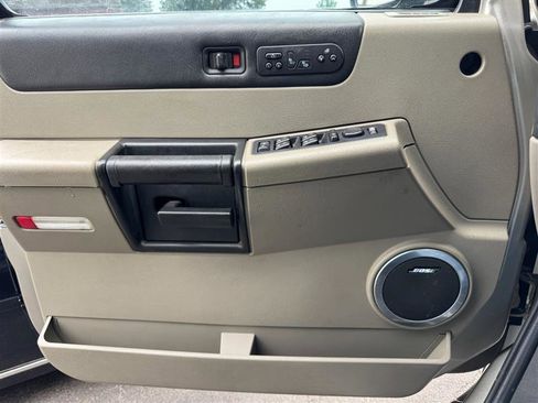 Used 2005 HUMMER H2 SUT w/ Preferred Equipment Group image 10