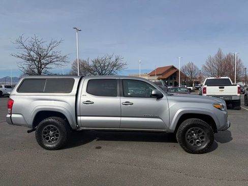 Used 2017 Toyota Tacoma SR5 RWD image 5