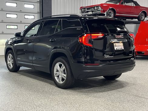 Used 2019 GMC Terrain SLE w/ Driver Convenience Package AWD/4WD image 3