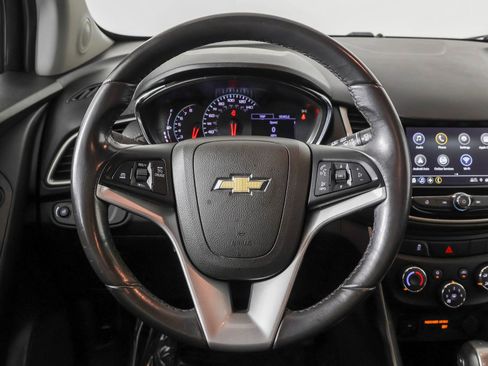 Used 2019 Chevrolet Trax LT w/ LT Convenience Package FWD image 25