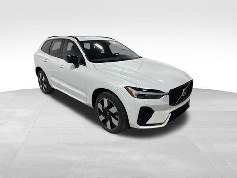 Used 2025 Volvo XC60 T8 Plus w/ Climate Package AWD/4WD image 10