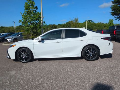 Certified 2023 Toyota Camry SE FWD image 3