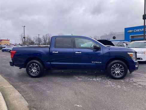 Used 2021 Nissan Titan SV image 2