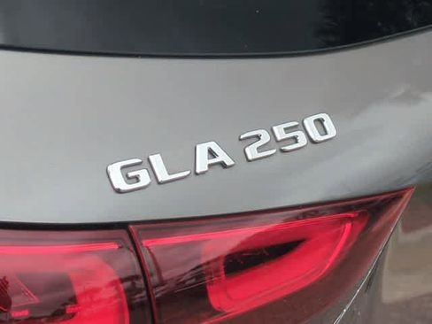 Used 2023 Mercedes-Benz GLA 250 w/ Premium Package image 13
