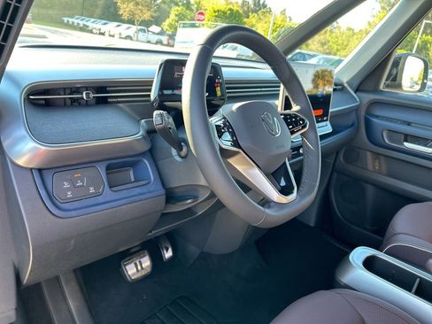 New 2025 Volkswagen ID. Buzz Pro S RWD image 17