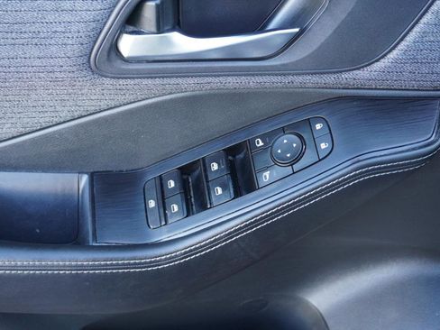 Used 2022 Nissan Rogue SV image 9