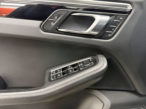 Used 2020 Porsche Macan AWD/4WD image 10
