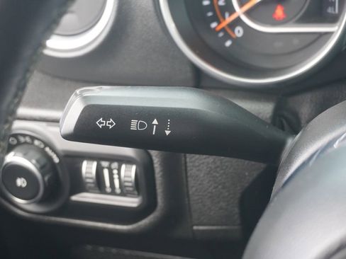 Used 2018 Jeep Wrangler Unlimited Sahara image 18