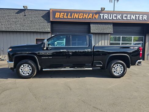 Used 2022 Chevrolet Silverado 2500 LTZ w/ LTZ Convenience Package AWD/4WD image 2