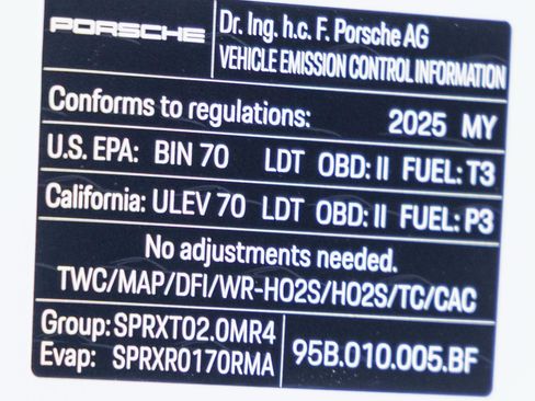 Certified 2025 Porsche Macan Base image 37