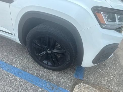 Used 2023 Volkswagen Atlas SEL R-Line AWD/4WD image 3