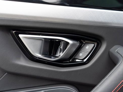 Used 2021 Lamborghini Urus image 32