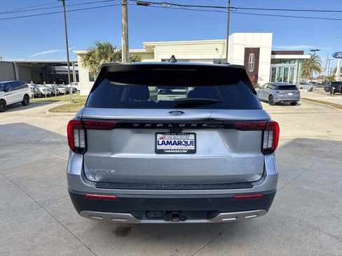 Used 2025 Ford Explorer Active w/ Active Comfort Package image 7